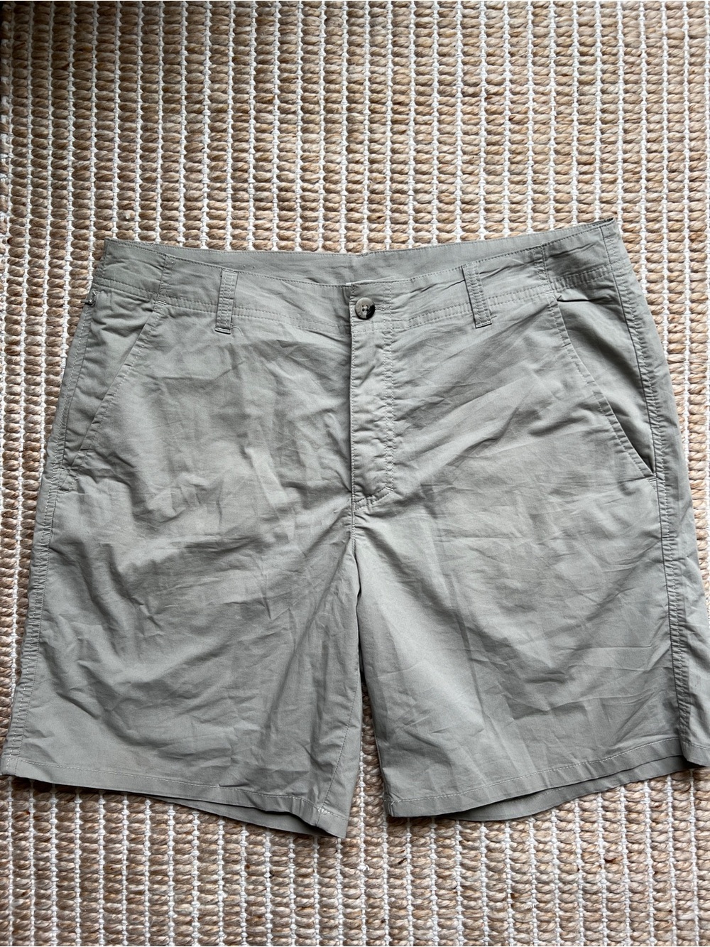 Columbia Gray Lightweight Shorts Size 34